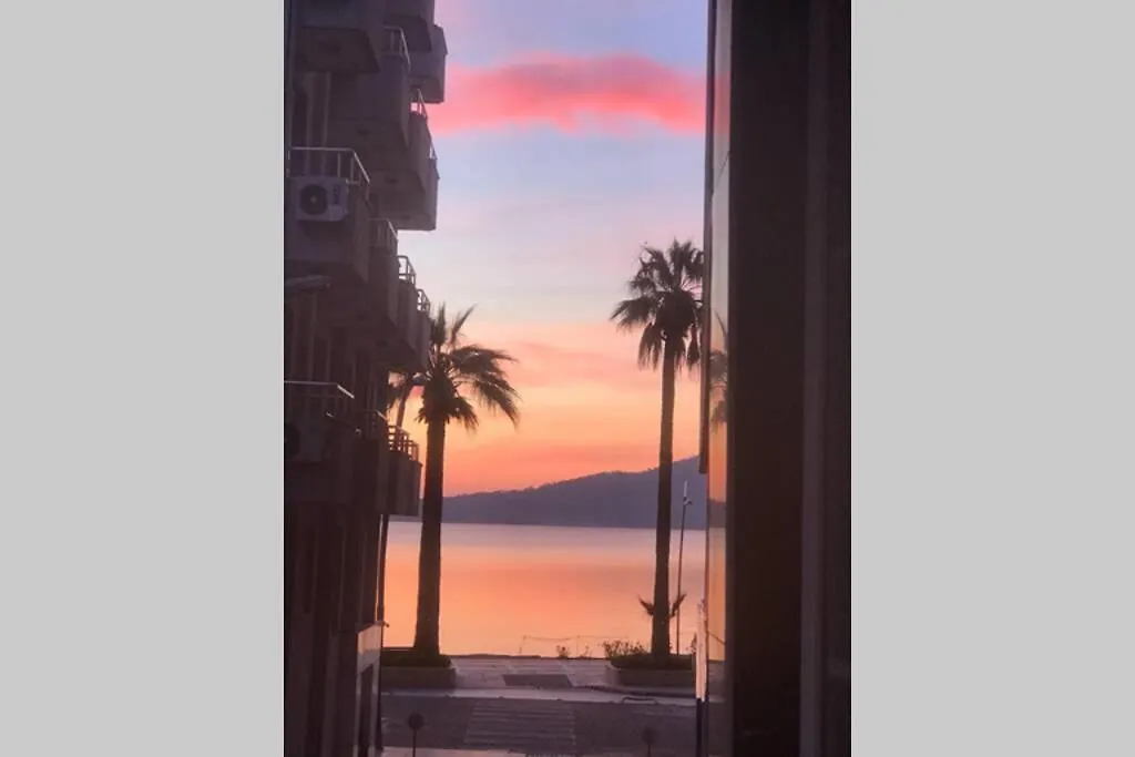 2 Bedroom Apt With Air Con & Sea View 1 Min To Sea Excellent Central Location Marmaris 0*,  Turecko