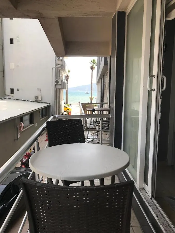 2 Bedroom Apt With Air Con & Sea View 1 Min To Sea Excellent Central Location マルマリス 0*,  トルコ