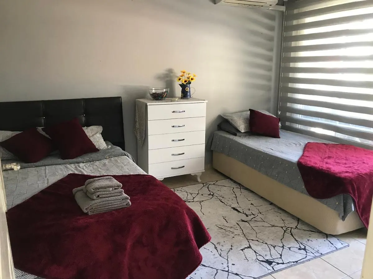 アパート 2 Bedroom Apt With Air Con & Sea View 1 Min To Sea Excellent Central Location マルマリス